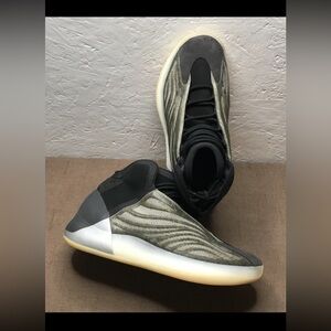 EUC Adidas Yeezy YZY QNTM Barium 2020 Men’s Boost Sneakers Size 11 H68771